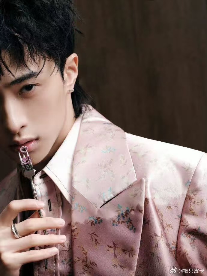 恩利加盟桃花坞6桃花坞第六季重庆路透恩利桃花坞6路透来了，清爽耐看的少年感这孩子