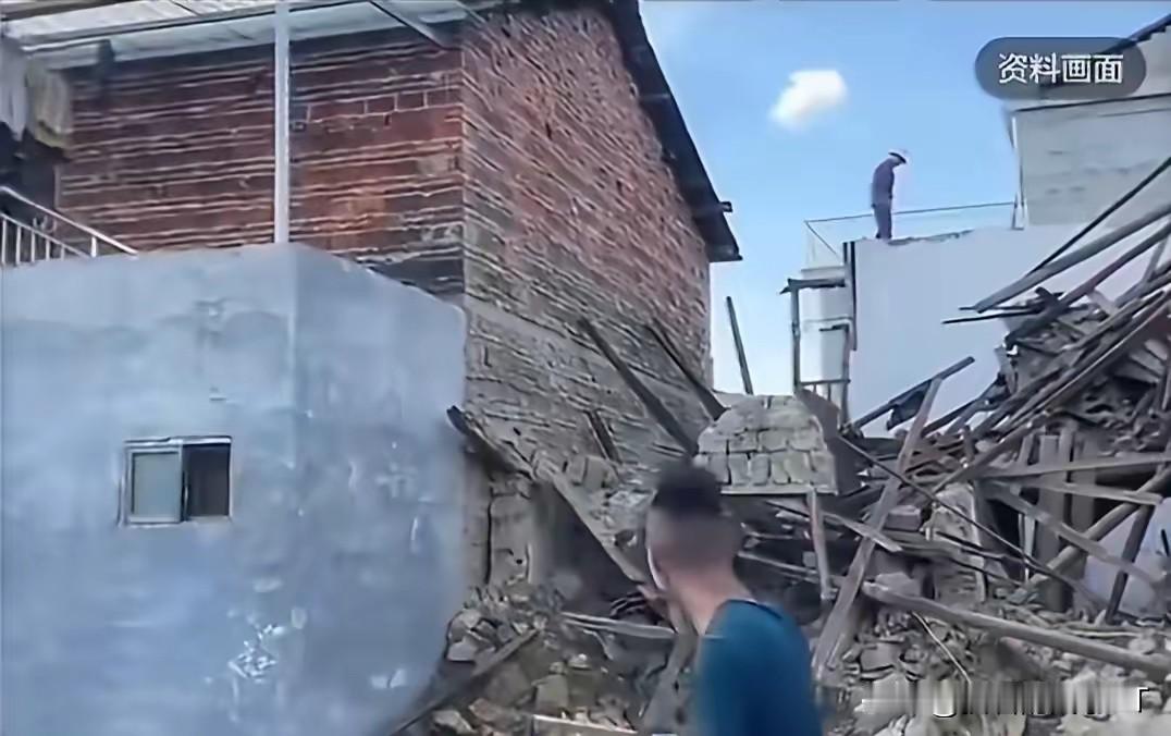 尤其是从云南高原进入岭南丘陵地带的地震带位置上。
柳州曾在大清朝的乾隆年间发生了