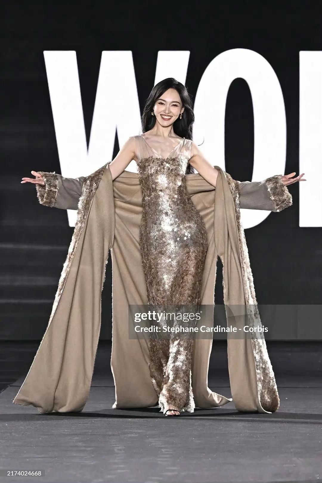 唐嫣，一声甜妹，一生甜妹，太美了，这精气神，简直了。 ​​​