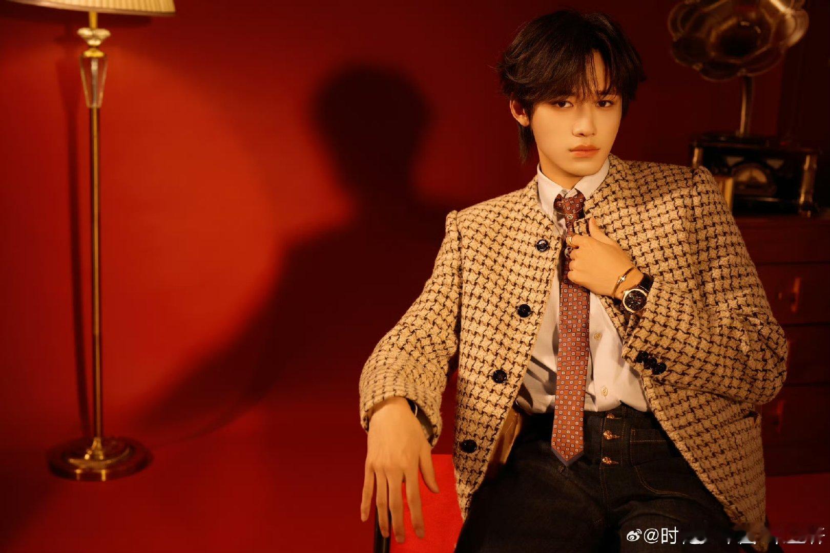 宋亚轩上线授课 宋亚轩教成龙讲山东话谁能拒绝认真教方言的小宋老师！手把手教成龙大