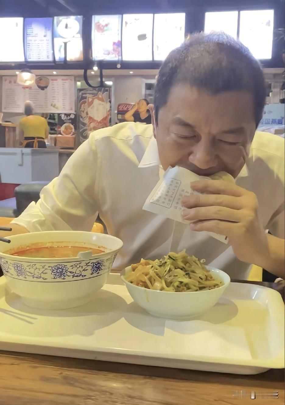 李亚鹏的个人形象
超过3个亿
毫不避讳，我从没有因为以前的负面新闻嘲笑过他，我是