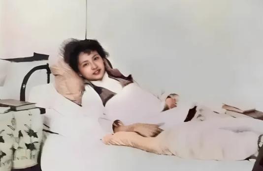 1929年，林徽因刚生了孩子，被撑大的肚子还没恢复，梁思成却拿起相机一顿拍！19