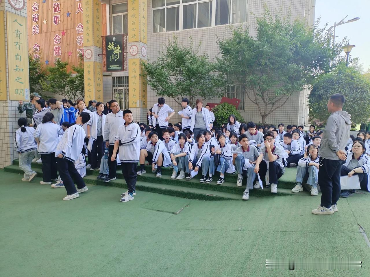 为期三天的高中学业水平测试考试，落下帷幕。
新的一轮课程改革，学考兹事体大，事关
