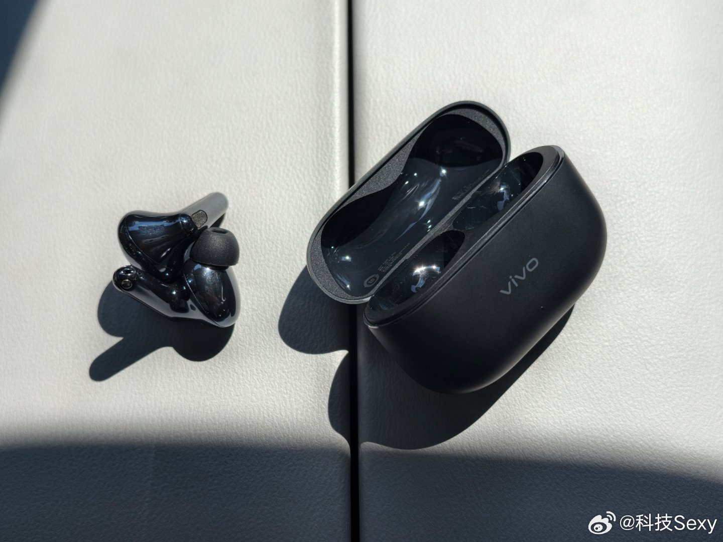 vivo TWS 5 Pro来了！不到千元的价格带来越级体验这次旗舰定位的“Hi