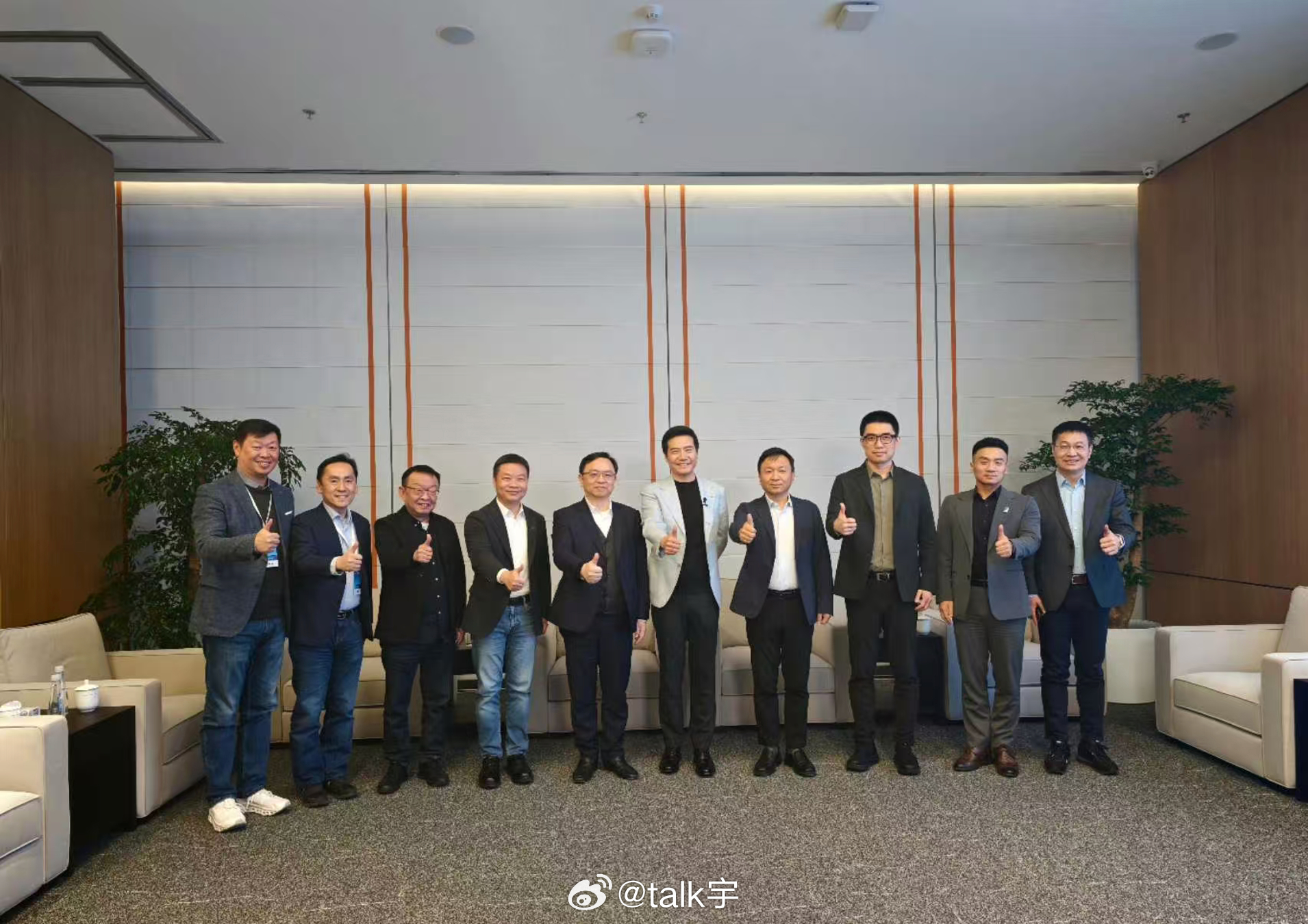 在一起才是中国汽车，就差余总啦～小米发布会