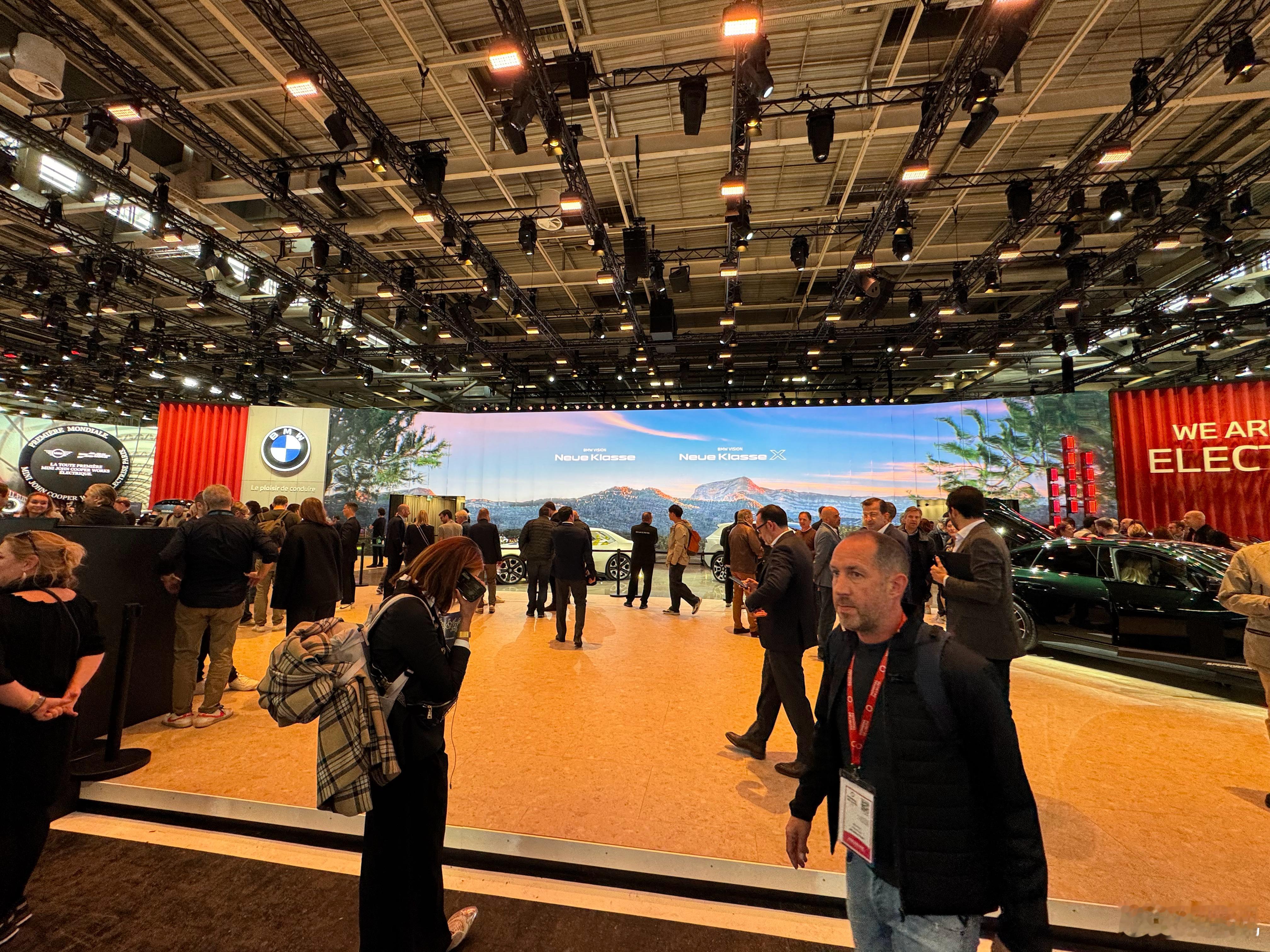 巴黎车展看到了家乡辽宁企业宝马的展台，2026年即将推出新世代车型。 ​​​