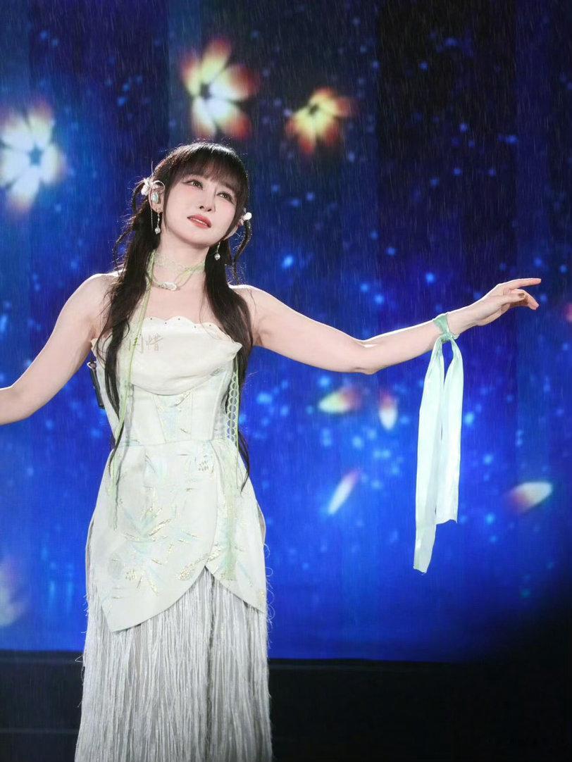 歌手联名赛助演嘉宾阵容萨顶顶歌手助演张远歌手2026圆梦时刻！萨顶顶第一次登上歌
