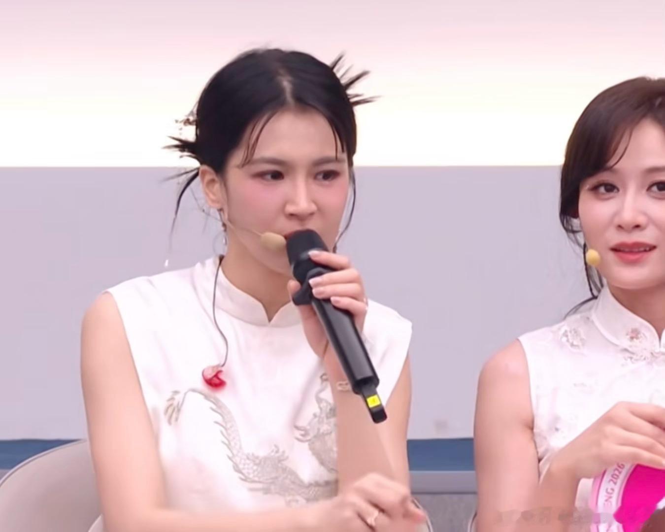 曾沛慈就公演曲目更换人选一事已郑重致歉，背后缘由是难以忽视的咽喉伤病。她害怕硬撑