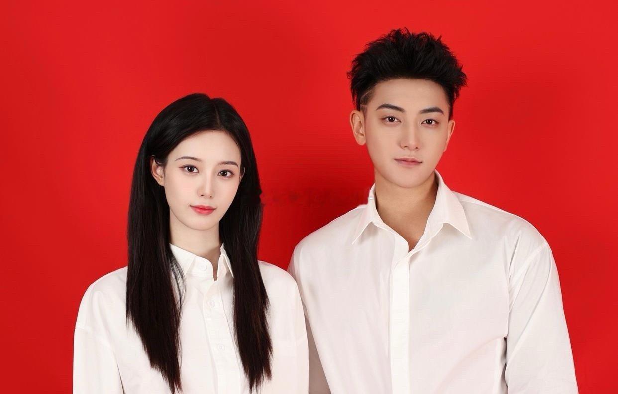 黄子韬和徐艺洋的结婚照看起来怪的原因找到了——两人都觉得自己的右脸好看，所以两人