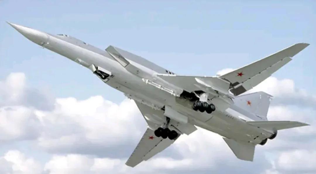 印度本来有机会拥有亚洲第一支战略空军，却因为短视和海空军内斗而黄了。

1971