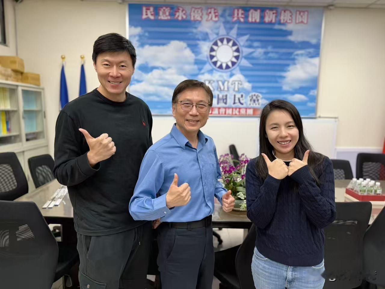 今天去桃园市议会，我真心觉得沟通和对话很重要😁😁😁