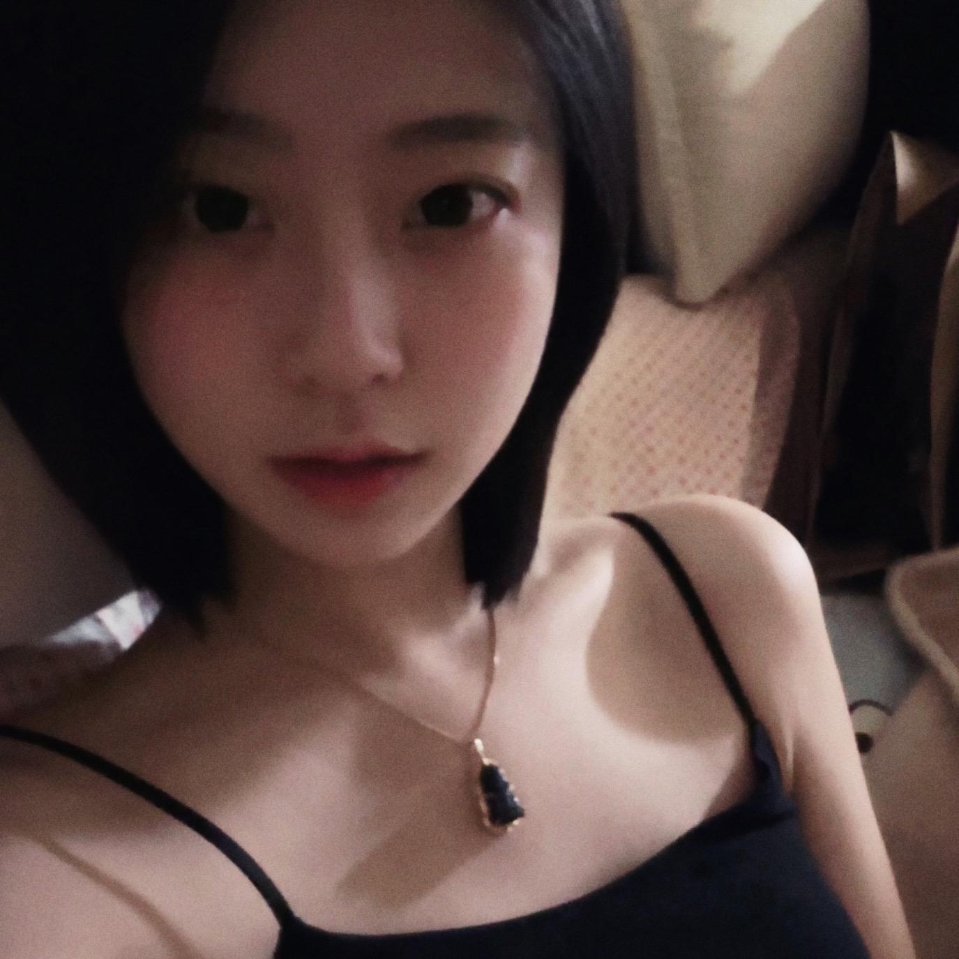 倘若你只是我生命中的过客 那向你索取太多 确实是我的错