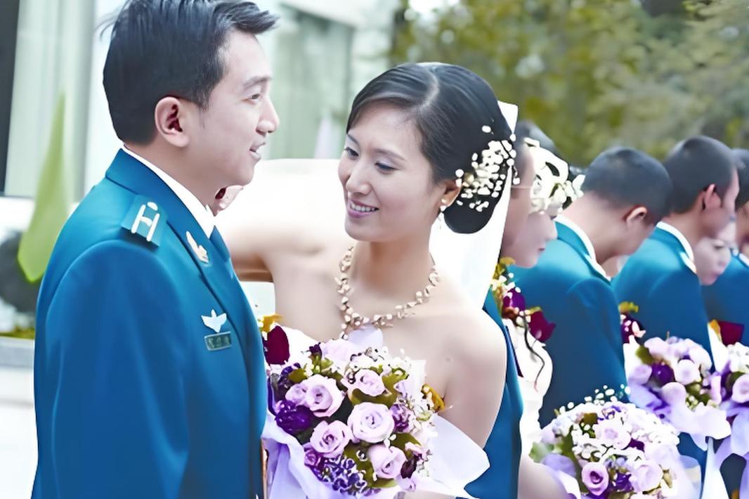 山西，男子是现役军人，和妻子长期分居，妻子却要求离婚，并搬回娘家居住。男子休假时