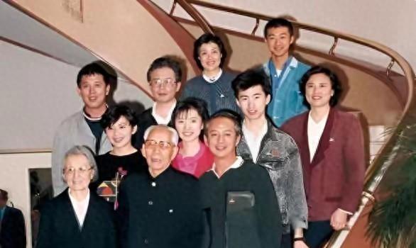 1945年8月，王震亲自收编了一个农民。他叫马扬德，湘潭人，湘潭沦陷后用削尖磨利