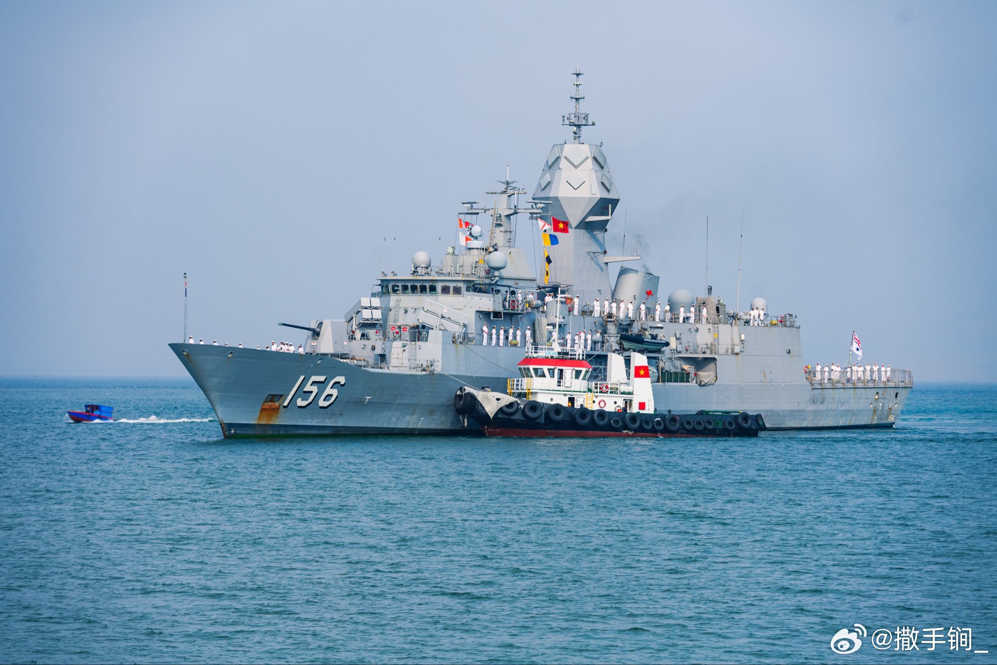 澳军156“图文巴”号护卫舰昨天到访越南岘港，受到越方热烈欢迎。此舰之前在东海活