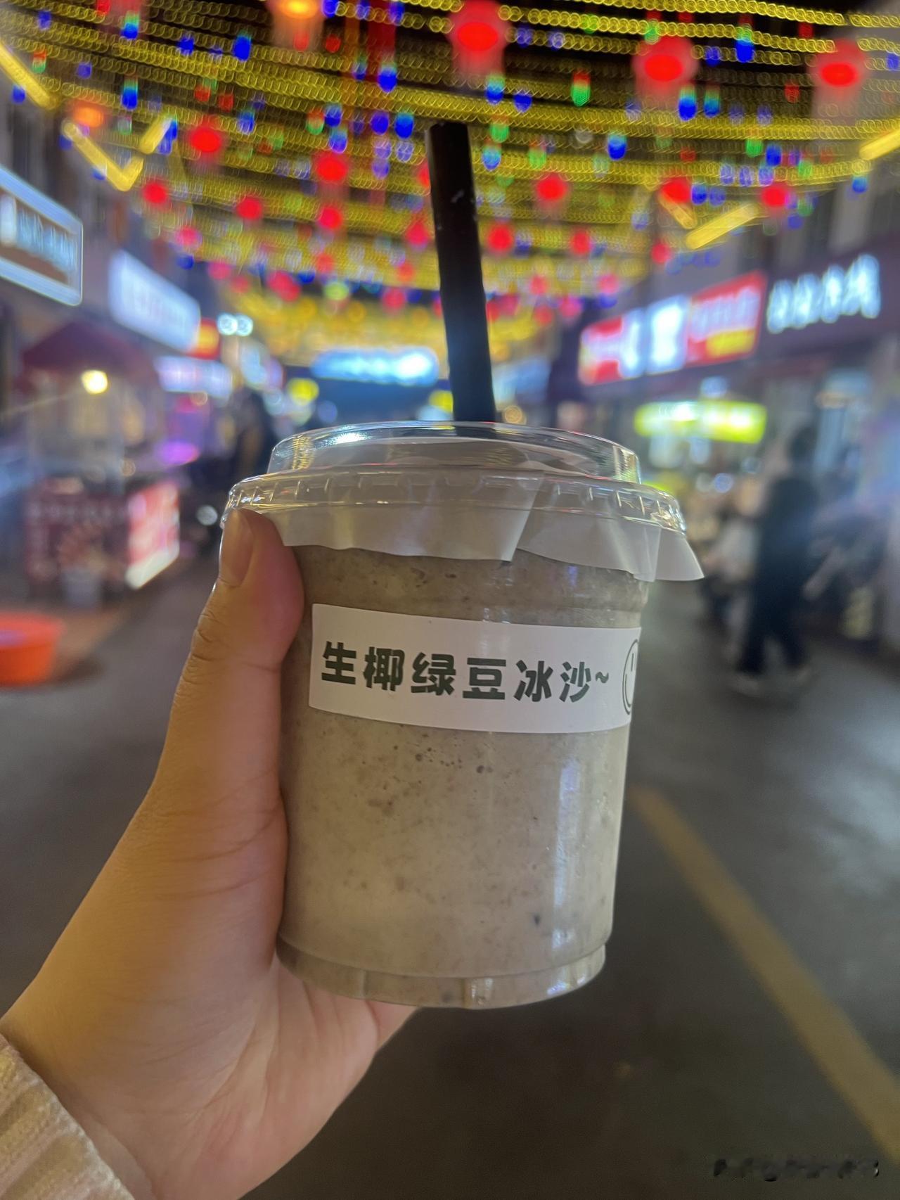 根本不敢讨论这个话题，
有人在网上晒出自己有十万的存款，
然后下面就有人晒出百万