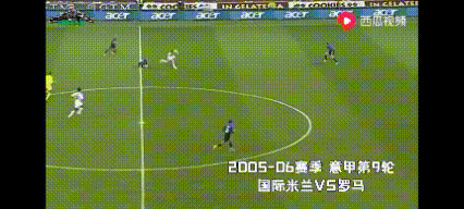 如果说挑射也有段位，那么罗马王子托蒂在2005-06赛季那记半场突袭后的挑射，绝