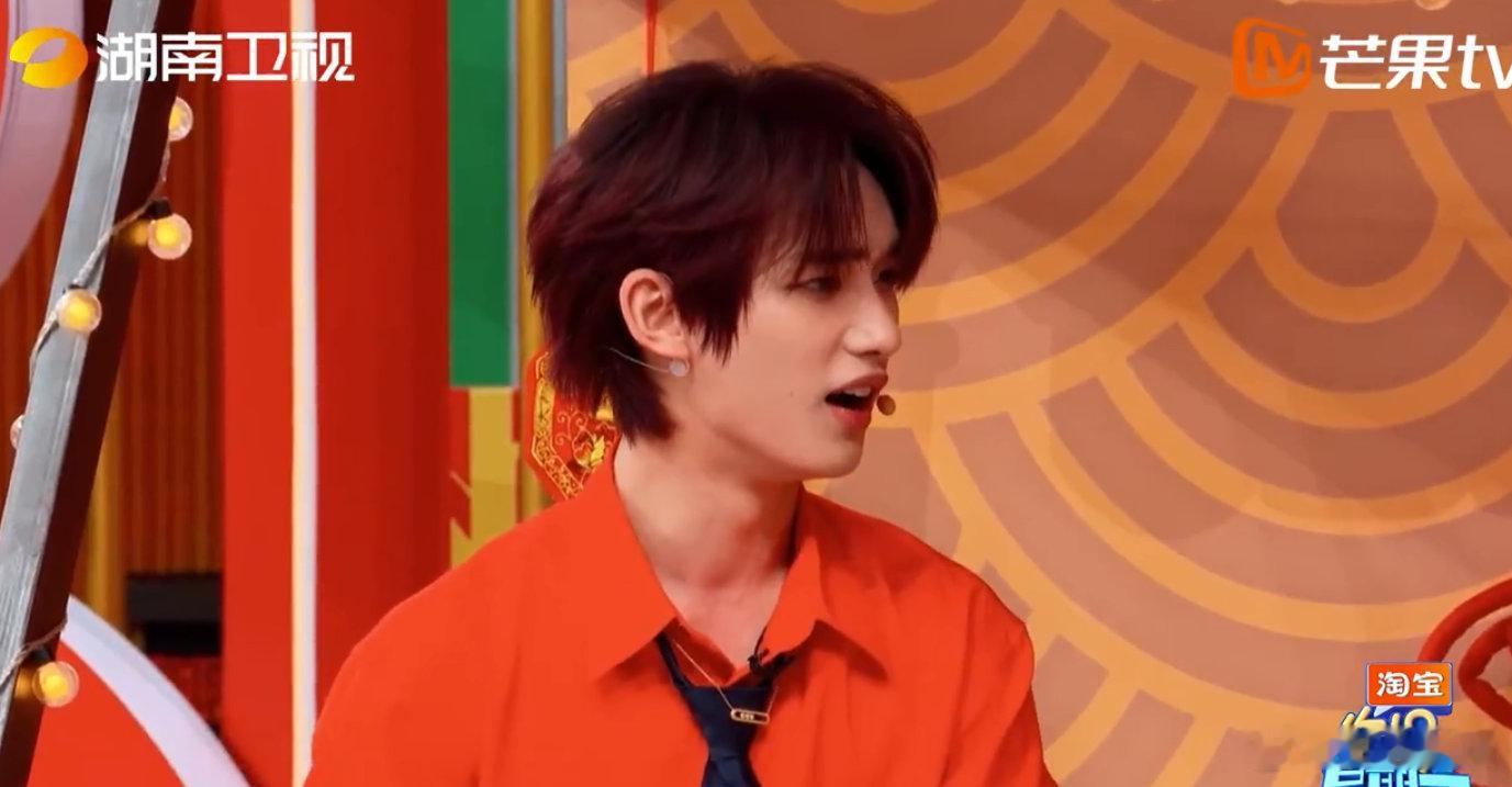 丁程鑫既过了嘴瘾又过了手瘾丁程鑫玩扇子这段我能看一百遍！又能唠嗑又能耍帅，这波直