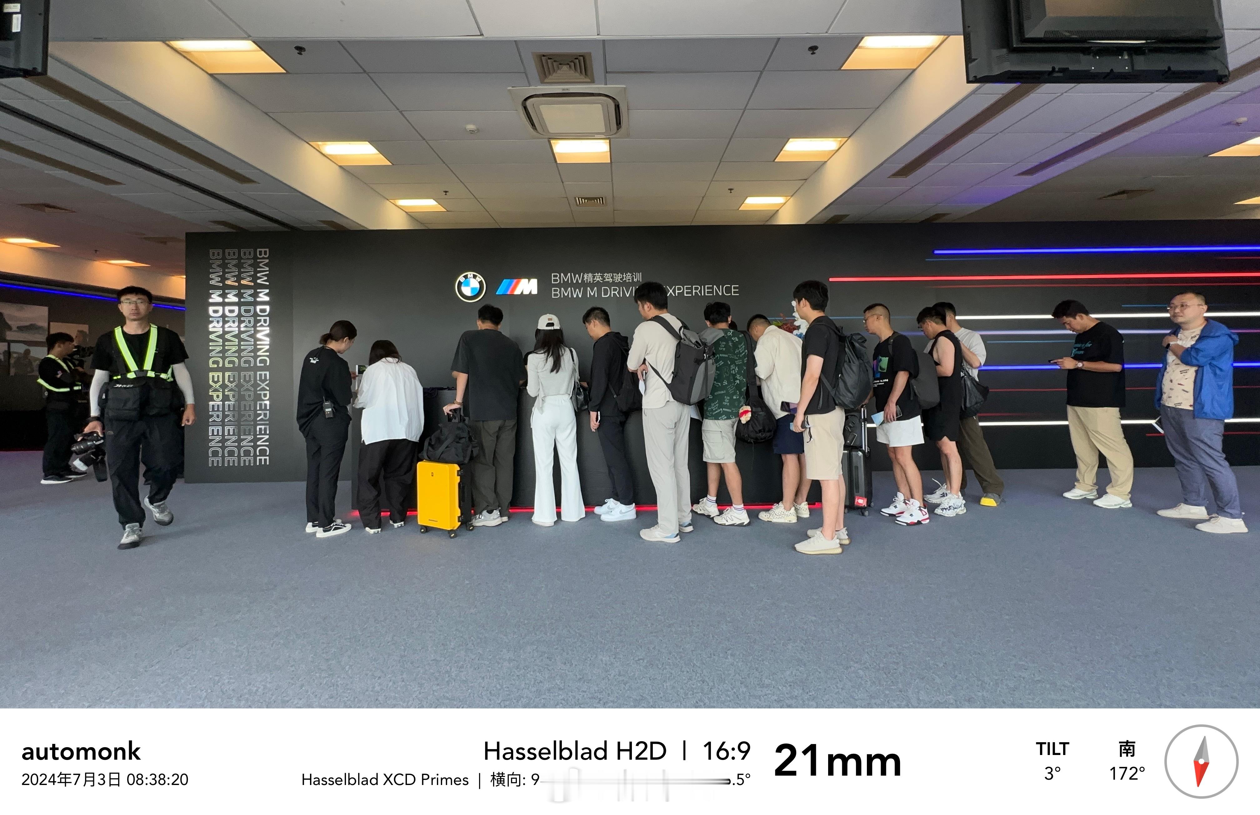 听闻今天下午的全赛道体验，不但可以试驾到全新M4 LCI，宝马精英驾驶还为媒体老