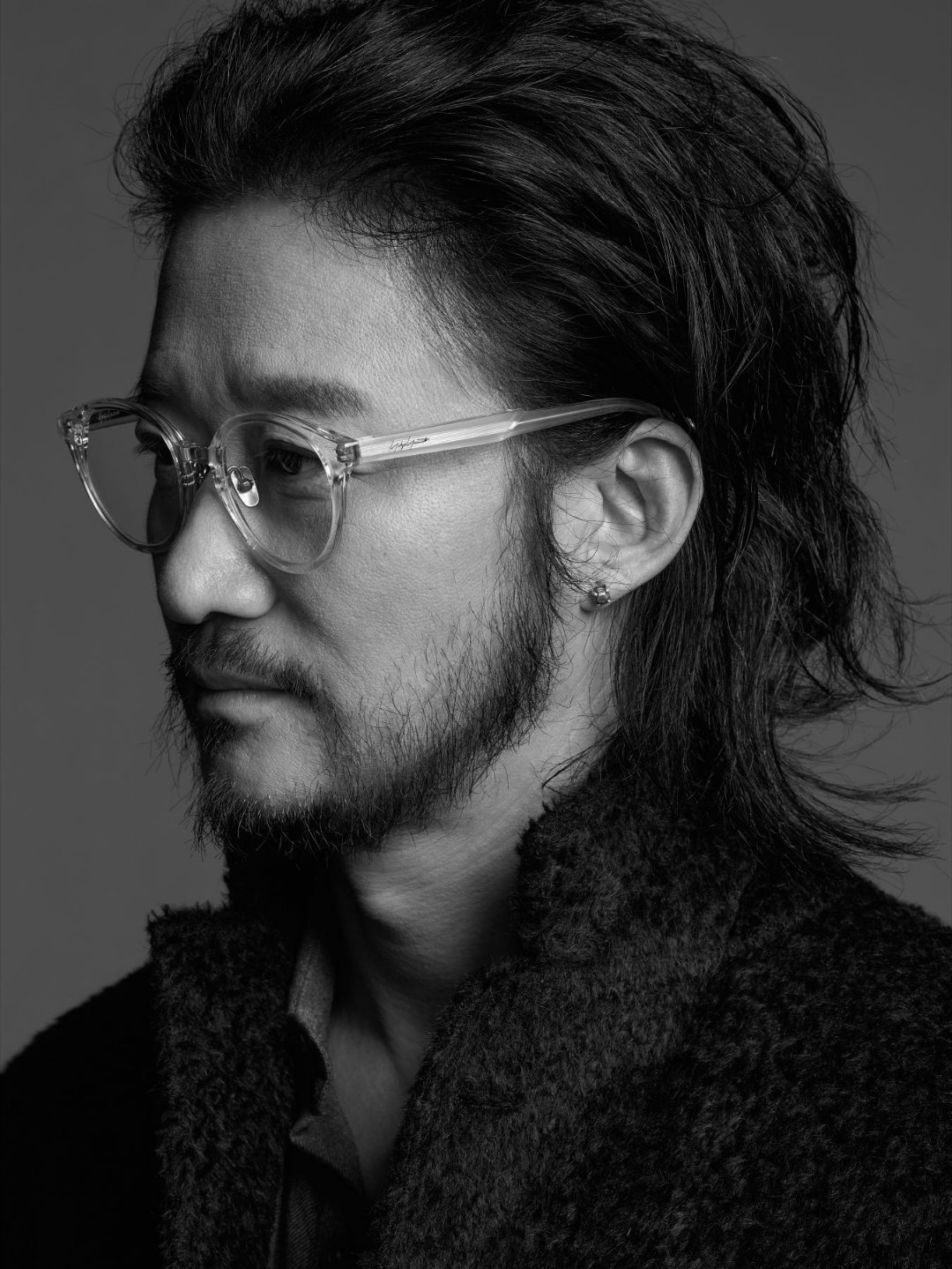 吴京换风格吴京全新风格太惊艳，儒雅随性反差拉满，松弛有型气场十足 