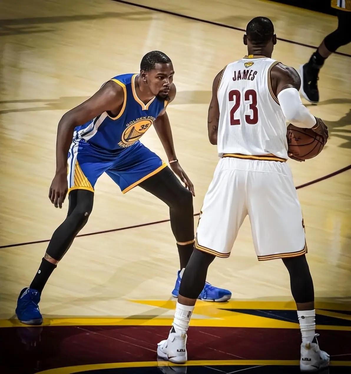 NBA历史上25岁之前得分榜：
1、詹姆斯 ——13927分 
2、杜兰特 ——