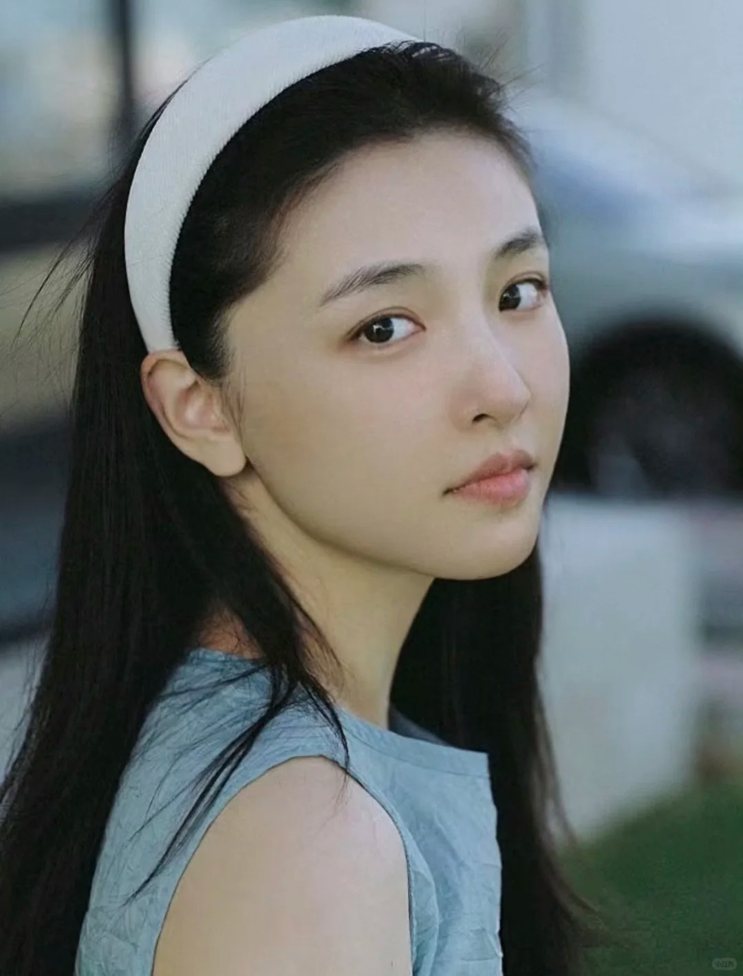 吴倩被爸爸打掉牙齿不敢吐出来 吴倩自曝小时候被狗咬伤父亲得知后直接一巴掌把她的牙
