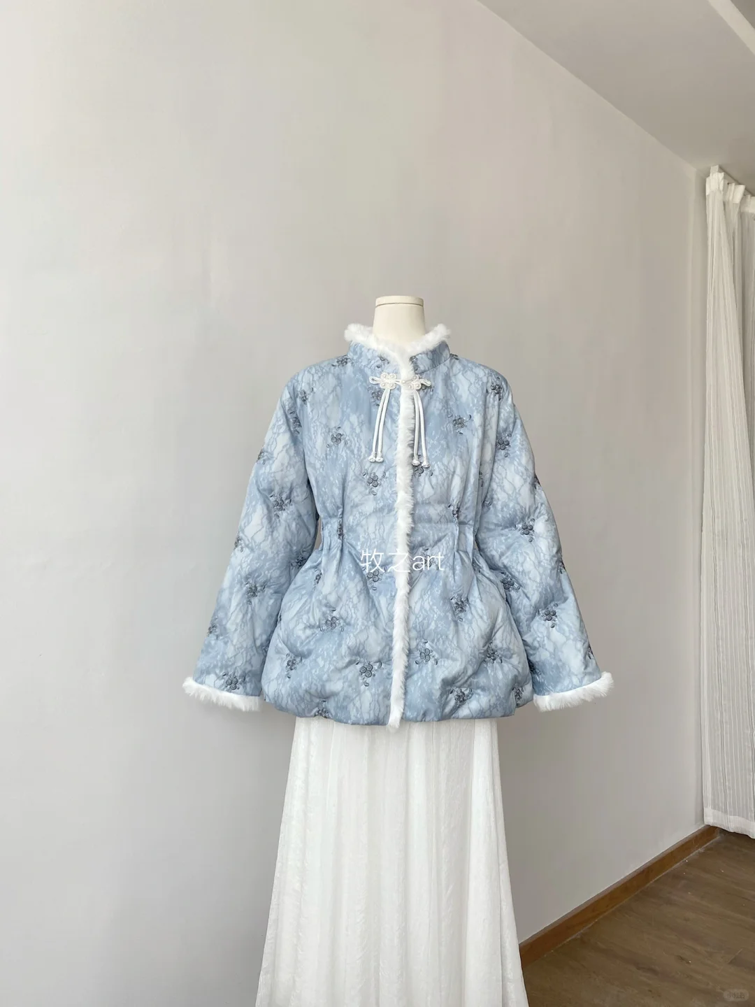 遇见你的国风美｜蕾丝刺绣羽绒服