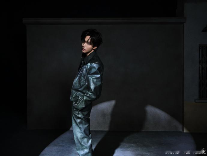 刘耀文45度站姿进化史刘耀文从小就爱45度站姿 刘耀文的站姿真的一直保持45度诶