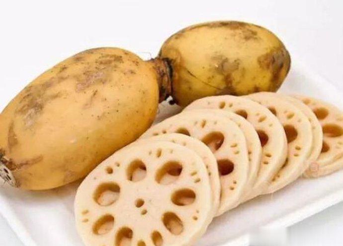 【每日食疗】莲藕花生猪骨汤，主功效：补脾止血，配料：莲藕（连藕节）500g、花生