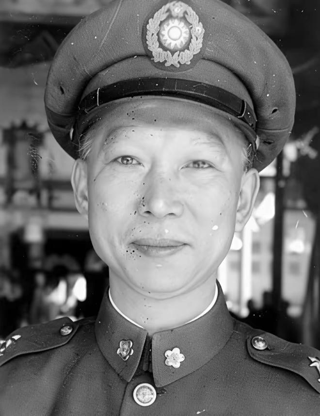 1993年，97岁的抗日名将薛岳，被台湾银行告上法庭。为啥？他付不起房租了。
