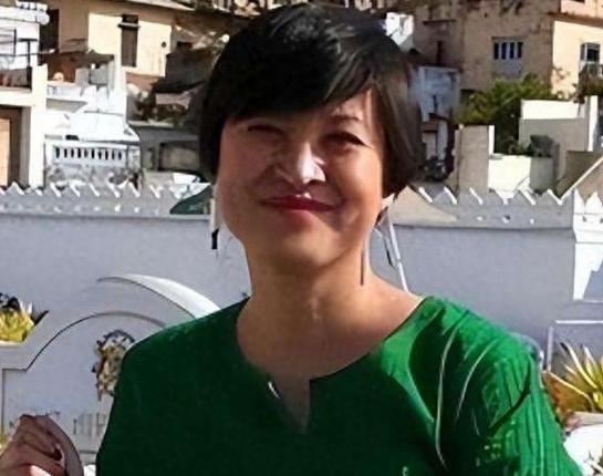 袁莉，正被中美舆论场“双杀”。从新华社，到纽约时报，再到播客，她的路越走越窄。