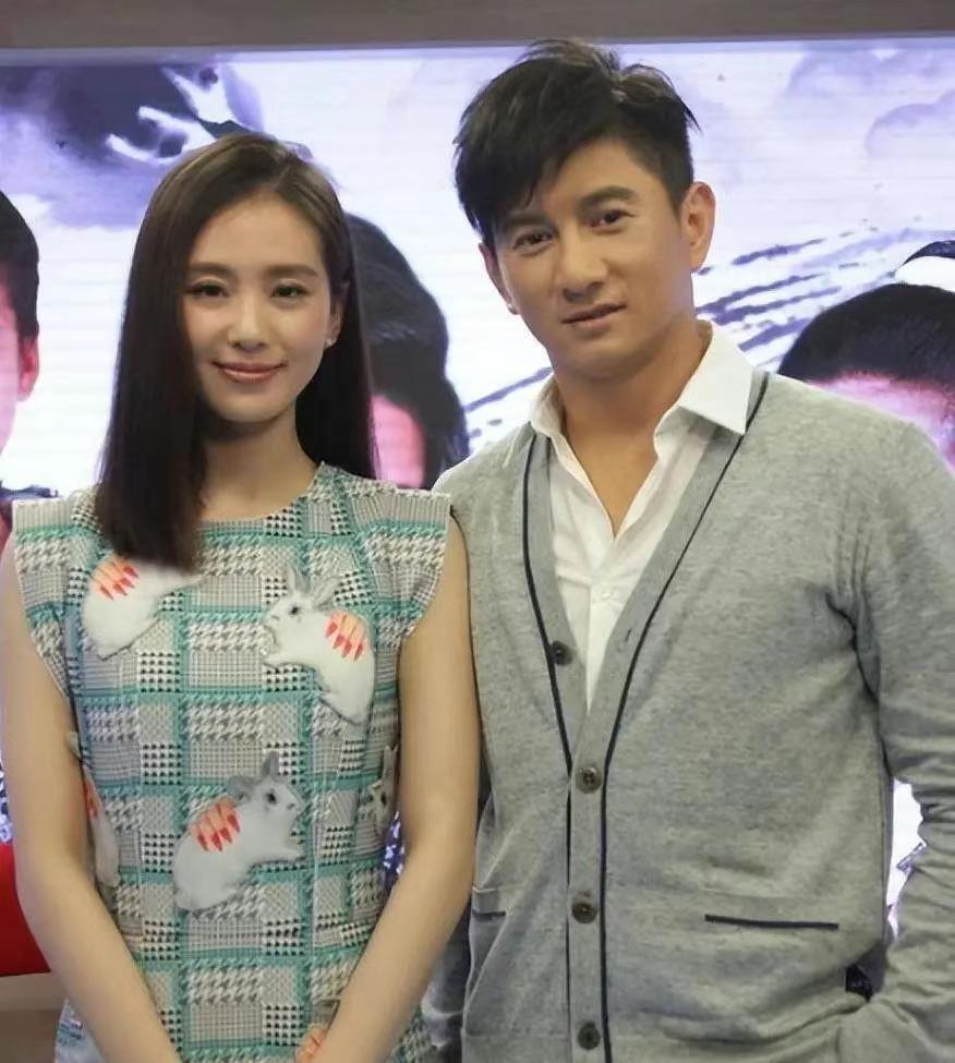 刘诗诗和吴奇隆到底离婚没啊？


大家说离婚了，是因为19年后，
这俩人的社交状