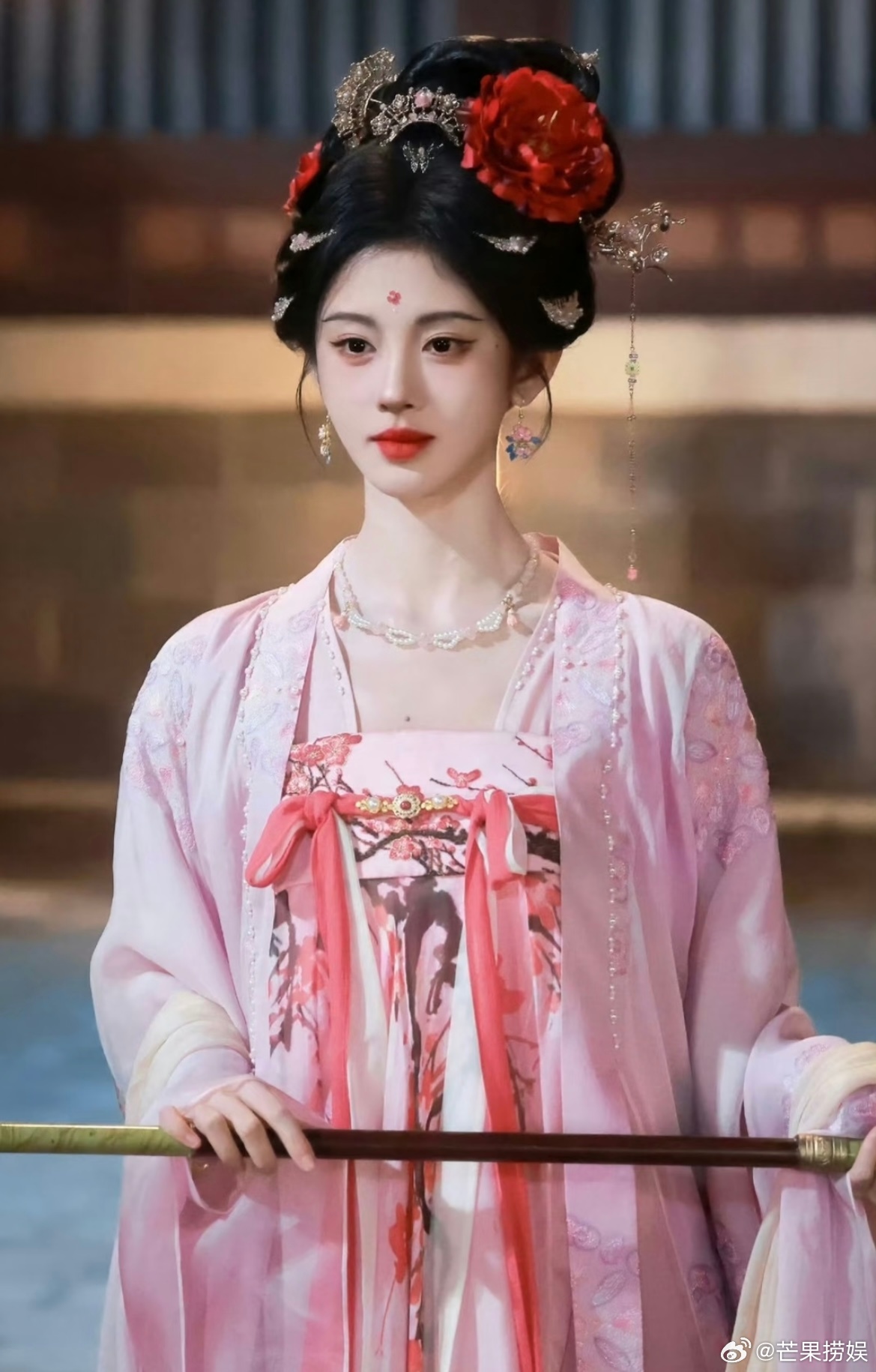 周深唱月鳞绮纪主题曲哇！！月鳞绮纪真的要来了吗！那之前传了那么久的是丝芭和鞠的问