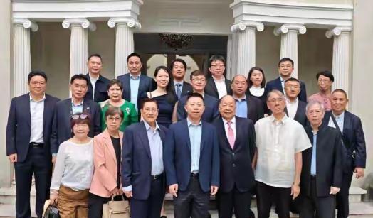 5月15日，菲律宾棉兰老米萨米斯省，一家中资钢厂的轰鸣声被突如其来的急刹车声打断