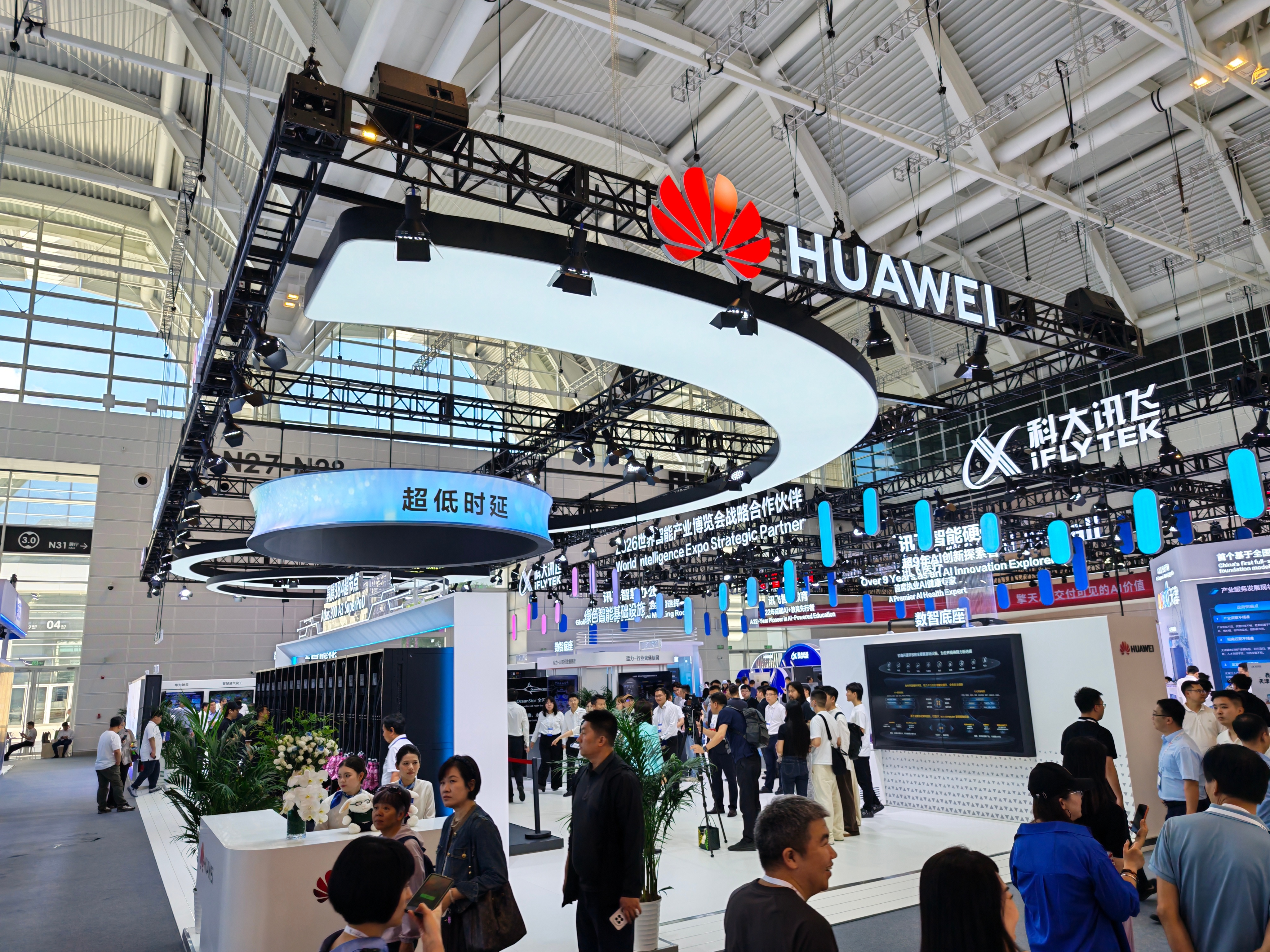 来天津看工业机器人天团以智赋能，以会兴业。2026世界智能产业博览会正式收官，联