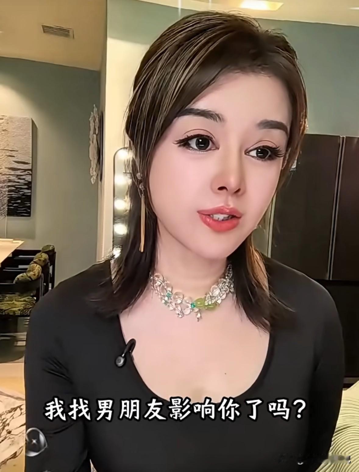 于文红灵魂拷问小儿子，如下，

于文红问“我谈恋爱影响你了么”？
小宝回答“没有