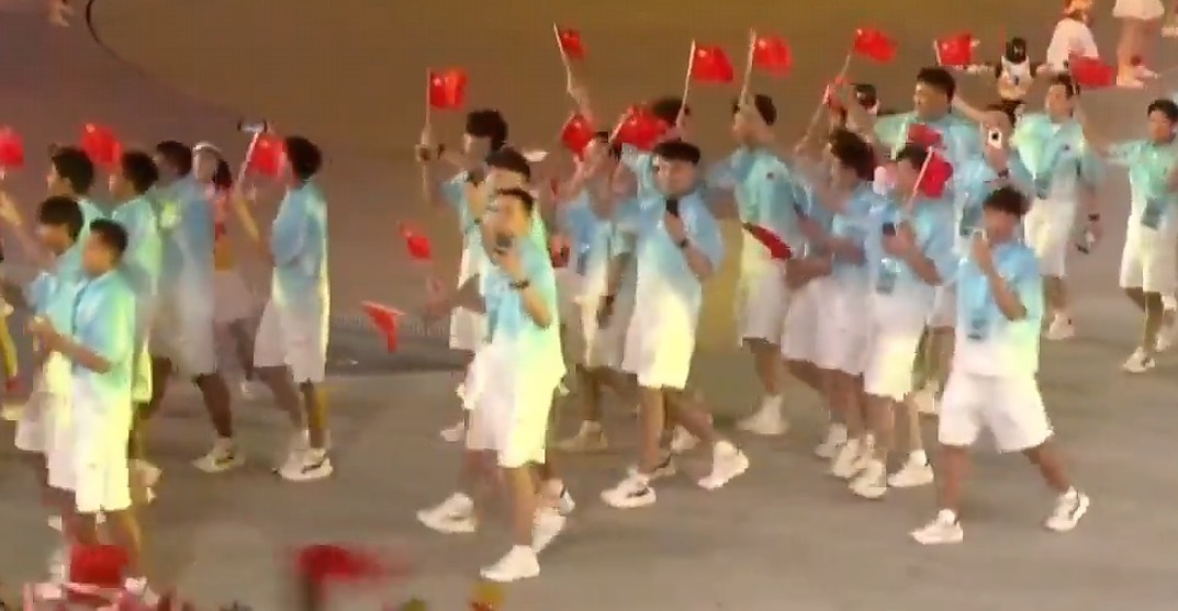 第六届亚洲沙滩运动会，中国体育代表团旗手颜鹏🇨🇳🇨🇳🇨🇳久事雷三三亚