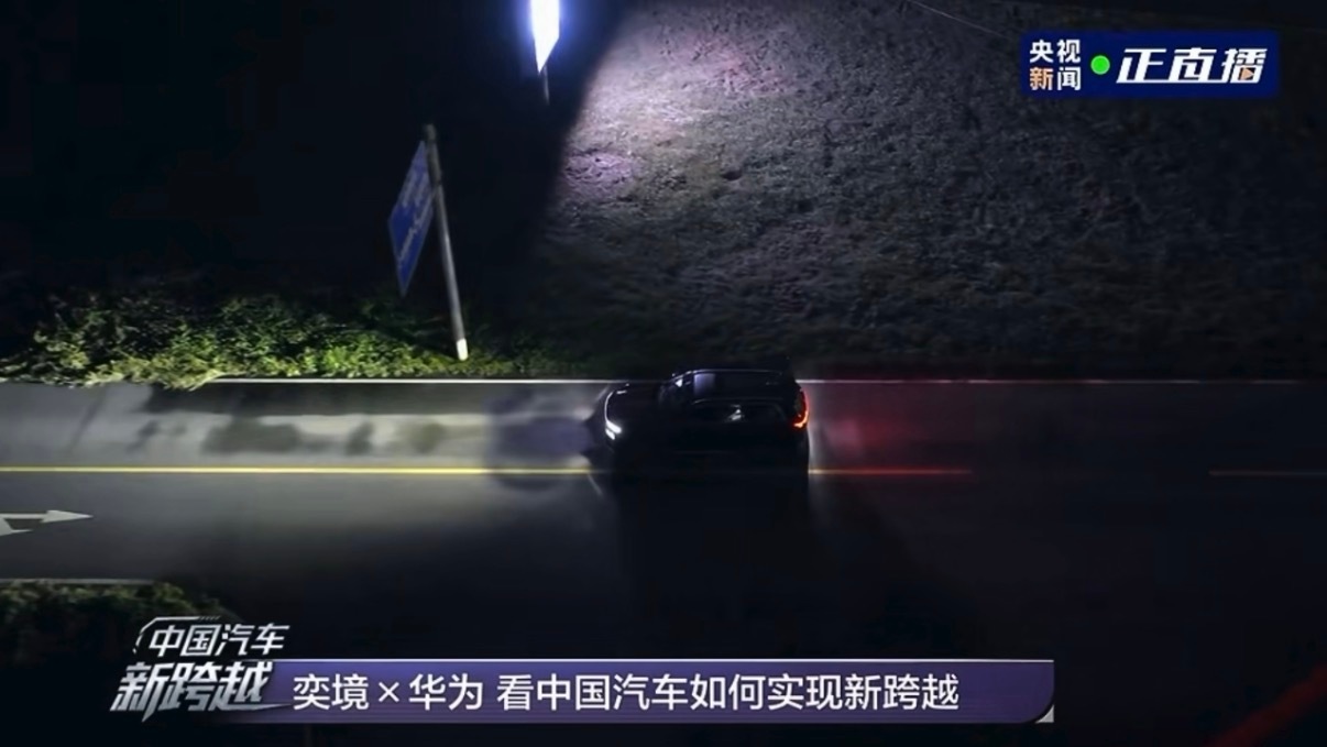 夜间开车最担心什么谁懂夜间开车的痛点夜间路过施工路段最麻烦，围挡挡住半边路，警示