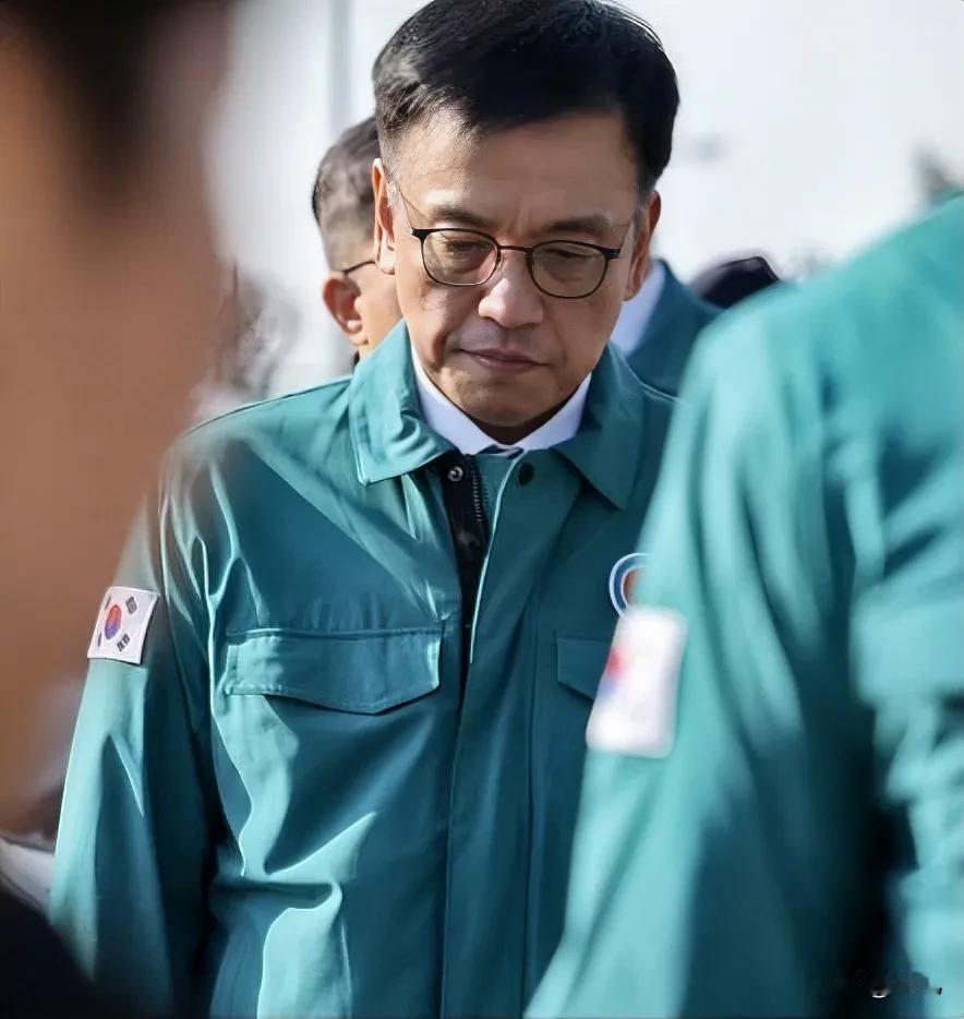 太尴尬了！尽管韩国公调处再三希望代行总统职权的副总理崔相穆下令要求总统警卫处不要