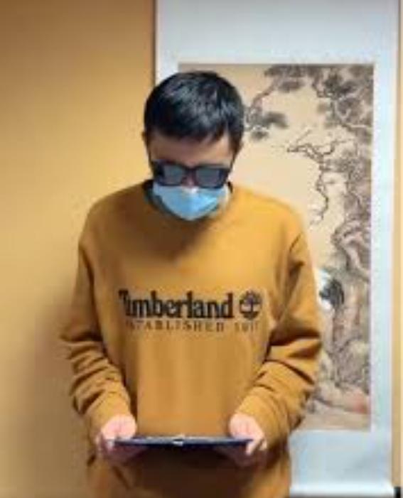 [太阳]莫斯科大学一名陈姓中国留学生在历史课上身披日本军国主义旭日旗，引发争议。