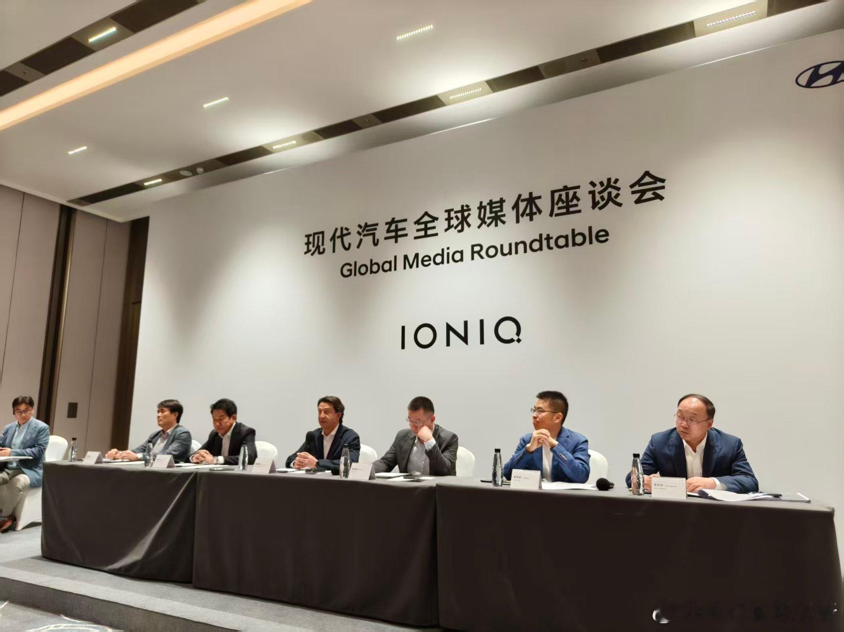 现代汽车全球 CEO 穆厚载（José Muñoz）在群访上说个金句：「我们不是