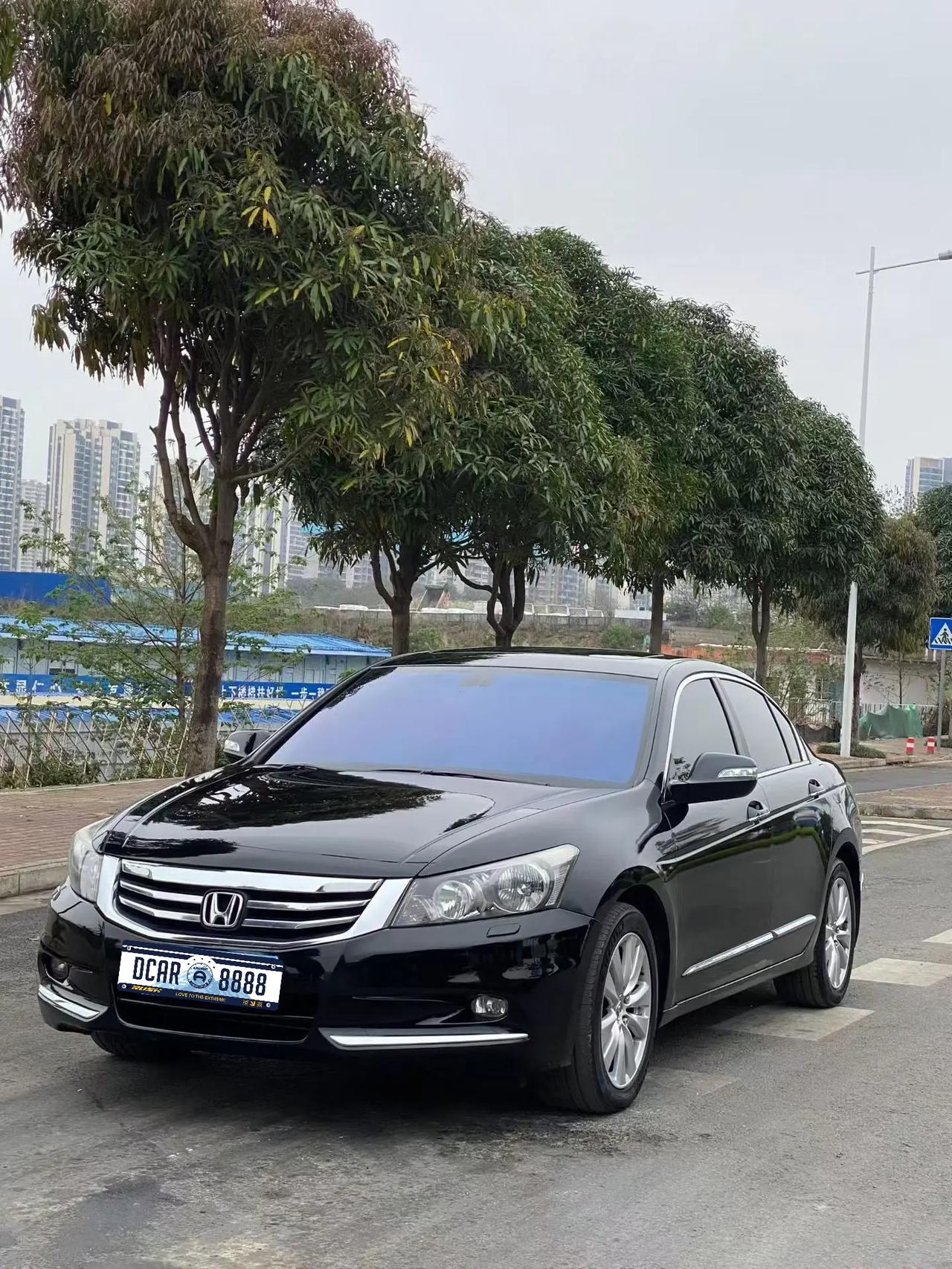 14万预算，本来我还在看紧凑级新车，结果转头一看二手准新B级车，瞬间觉得香迷糊了