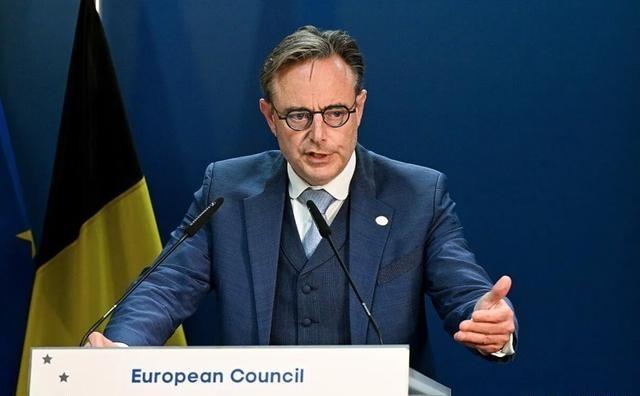 法新社日前报道：“比利时首相德韦弗致信欧盟委员会主席冯德莱恩，呼吁对华采取强硬立