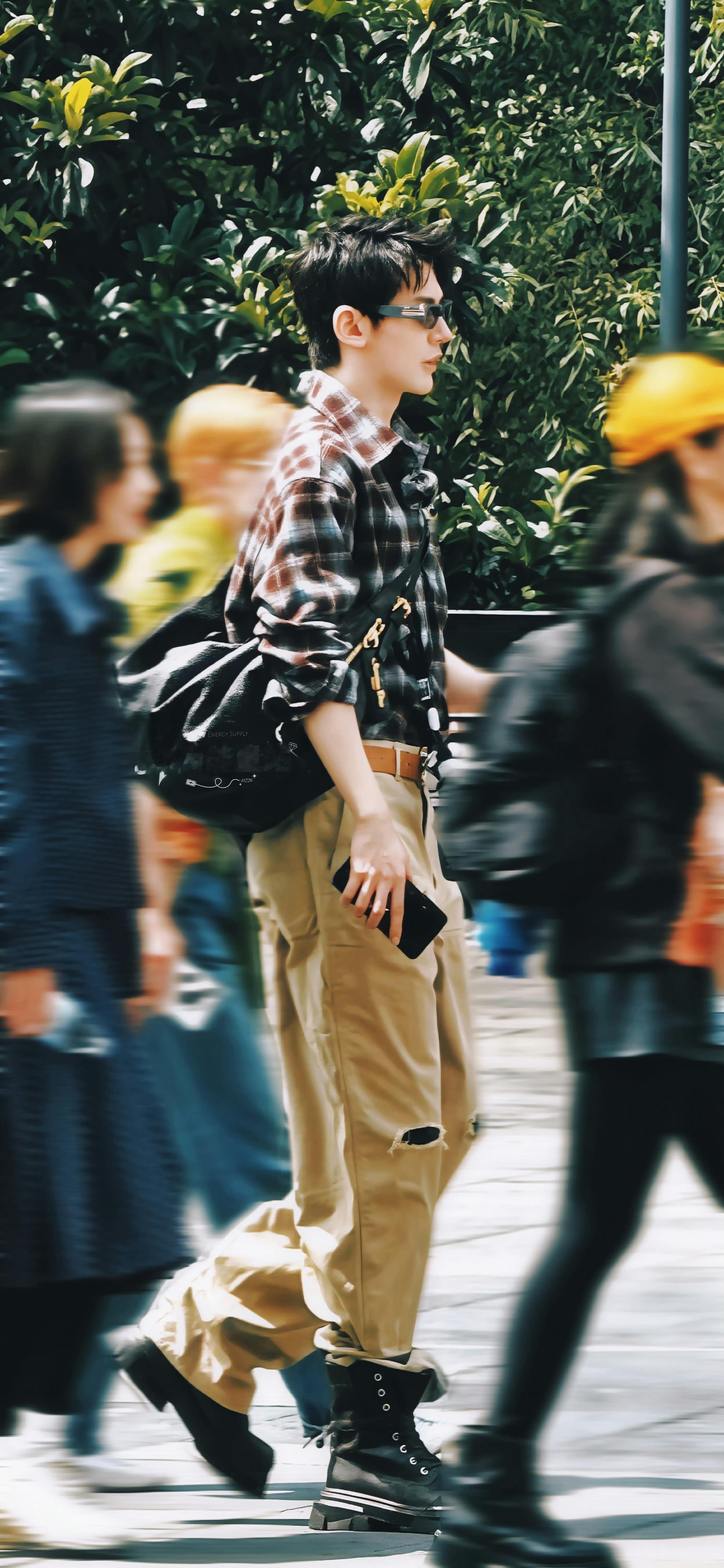 邓为花少格子衬衫路透邓为出来墨西哥炸街 