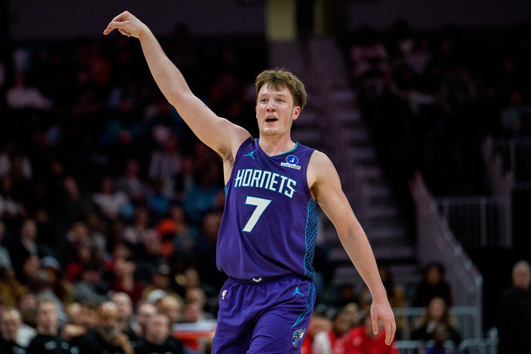 黄蜂是真的不得了，暴揍凯尔特人拿下6连胜，场场大胜15分+，也创造队史纪录的客场