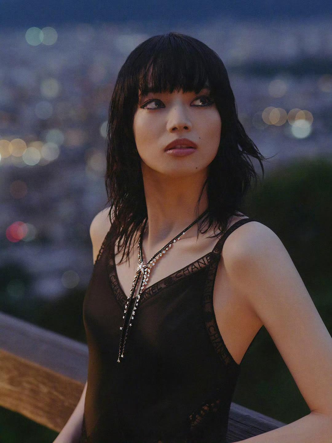 香奈儿三里屯可可闪亮电台活动 ✨ 从香奈儿最近的一些线下活动来看，他们的选人标准