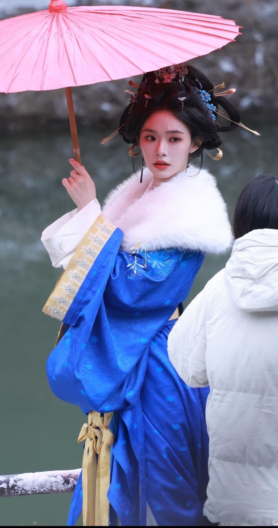 林允这套妆造真的漂亮 