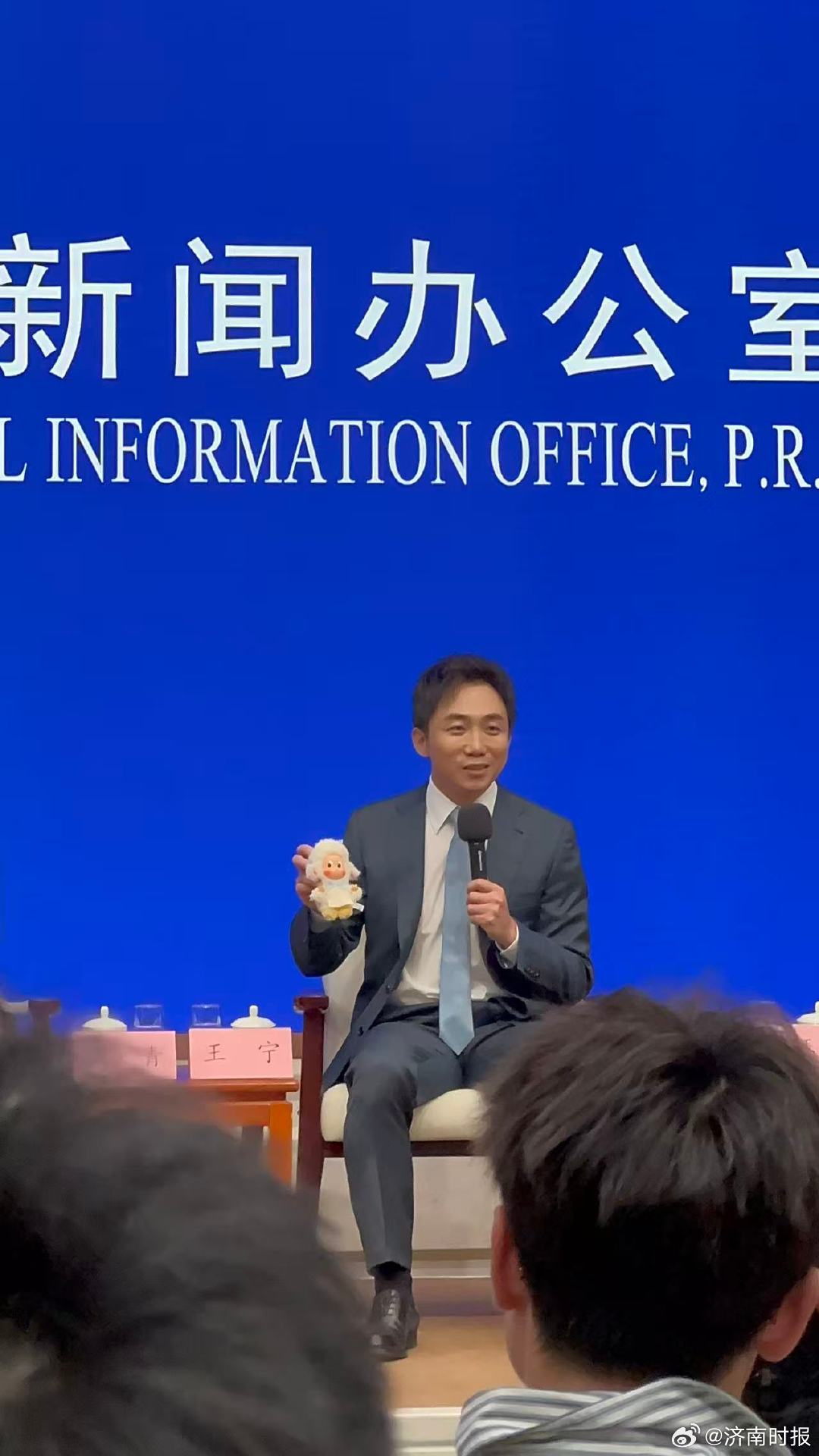 #王宁分享泡泡玛特成长经历# 【#王宁带星星人参加国新办见面会# 】5月28日下