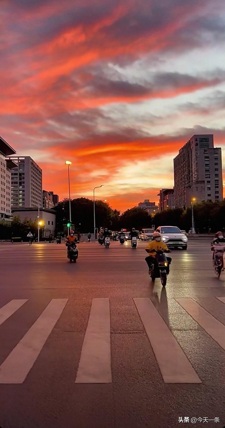 静里春色看不足
凭栏尽醉好烟霞
世界
晚安
[祈祷]
天空风景美照 每日分享夜景