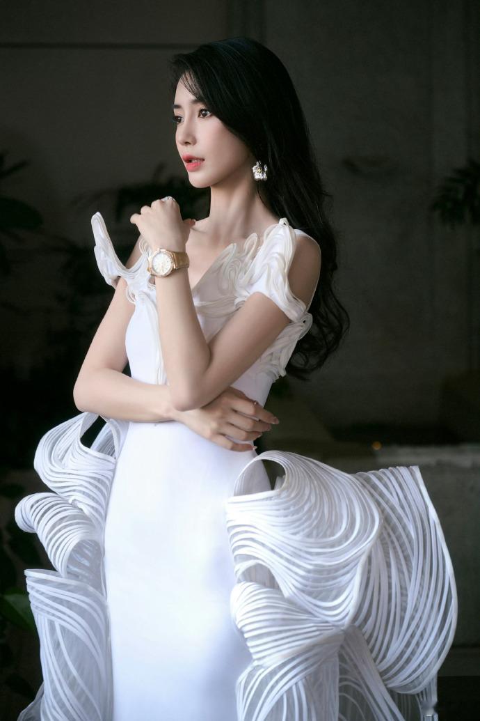 Angelababy教小海绵，做妈妈爱自己的孩子，给孩子辅导不是很正常的事吗？网
